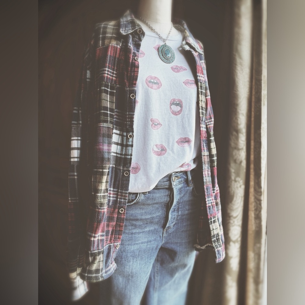 Chaser "Lips Lips Lips" Graphic Tee - White/Red/Pink - Size S - Picture 3 of 8